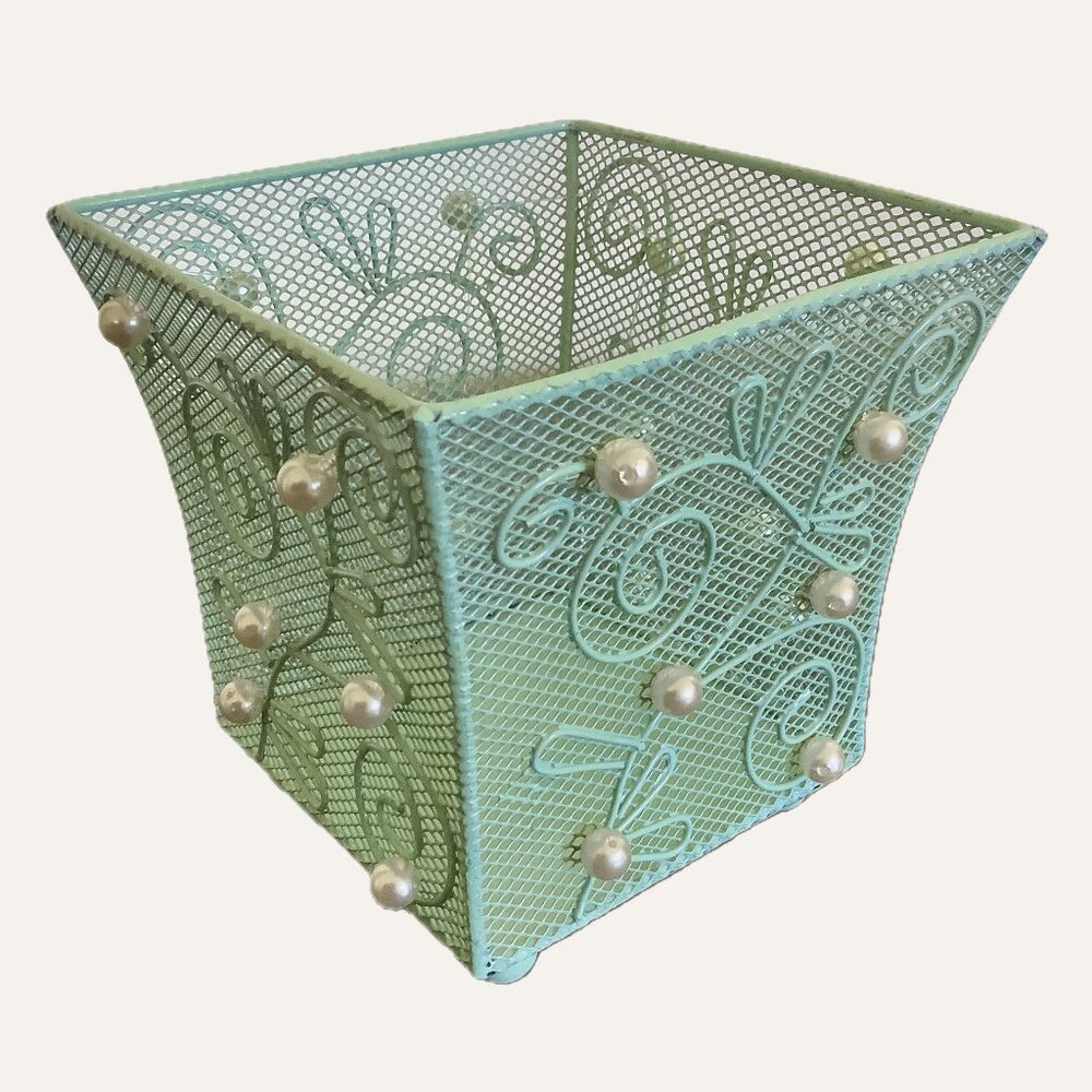 EUC Green Wire Mesh Footed Candle Basket with Faux Pearl Accents